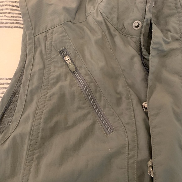 Columbia Men's Omni-Shade Silver Ridge Green Vest - Picture 3 of 7